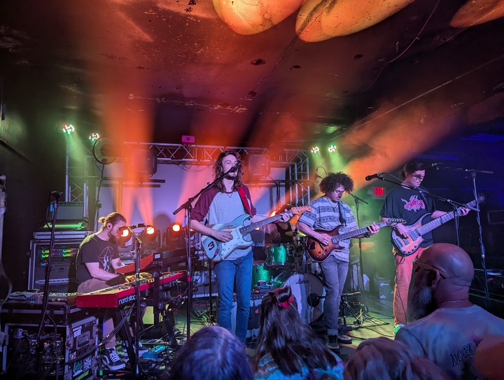 L'Eclair performing live on stage